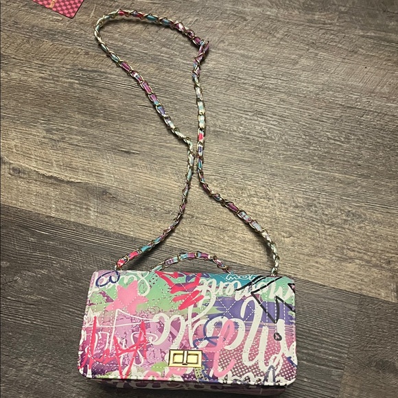 Vibrant Graphic Crossbody Bag with Chain Strap - Picture 7 of 8